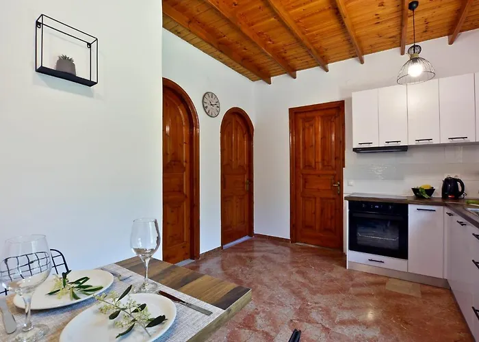 דירה Alamanos House