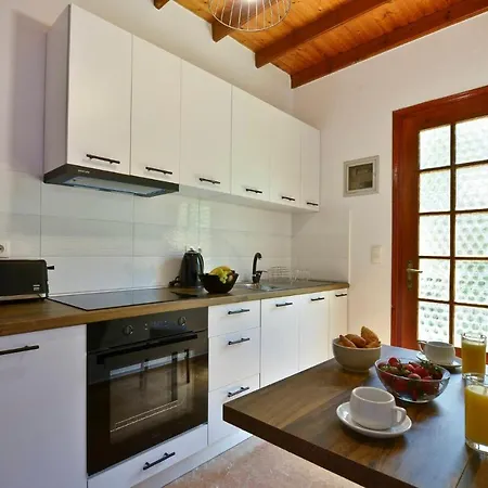 Apartmán Alamanos House *
