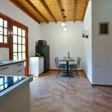 Alamanos House *