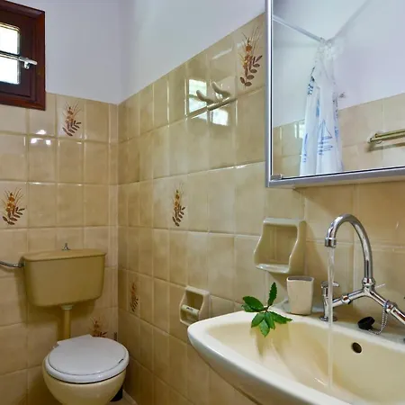 Alamanos House Apartamento Mesongí